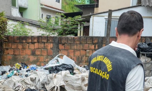Operação em Barra Mansa apura denúncia de residência com foco de dengue